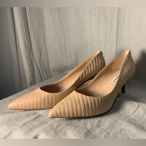 Karl Lagerfeld Nude Rosette Leather Point Toe Pumps 💕✨